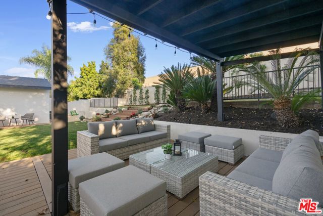 4210 N Sepulveda Boulevard, Sherman Oaks, CA 91403