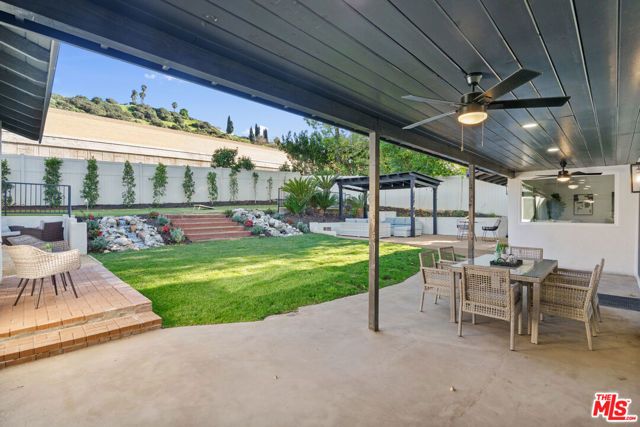 4210 N Sepulveda Boulevard, Sherman Oaks, CA 91403