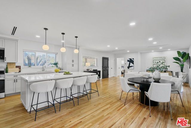 4210 N Sepulveda Boulevard, Sherman Oaks, CA 91403