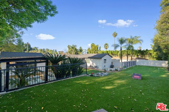 4210 N Sepulveda Boulevard, Sherman Oaks, CA 91403