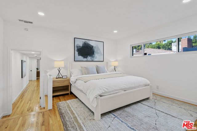 4210 N Sepulveda Boulevard, Sherman Oaks, CA 91403