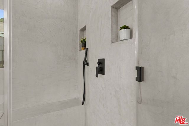 4210 N Sepulveda Boulevard, Sherman Oaks, CA 91403