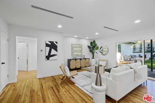 4210 N Sepulveda Boulevard, Sherman Oaks, CA 91403