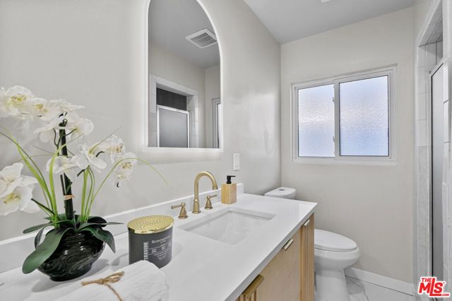 4210 N Sepulveda Boulevard, Sherman Oaks, CA 91403