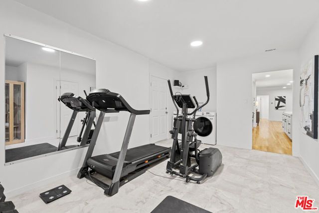 4210 N Sepulveda Boulevard, Sherman Oaks, CA 91403