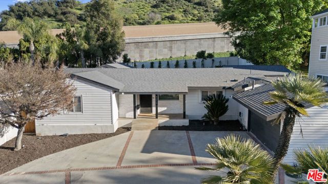 4210 N Sepulveda Boulevard, Sherman Oaks, CA 91403
