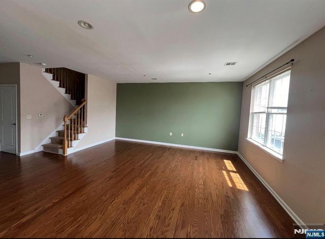 1209 Summit Avenue 402, Jersey City, NJ 07307