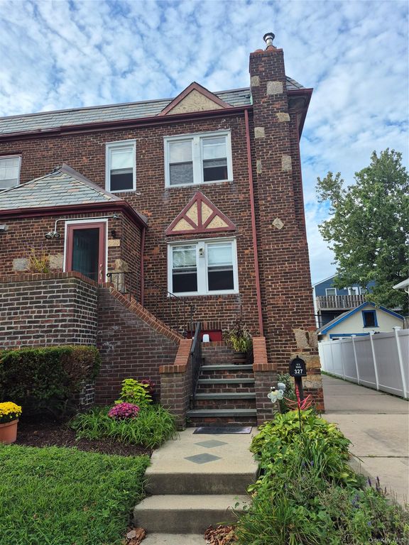 327 E Pine Street, Long Beach, NY 11561 — photo 2