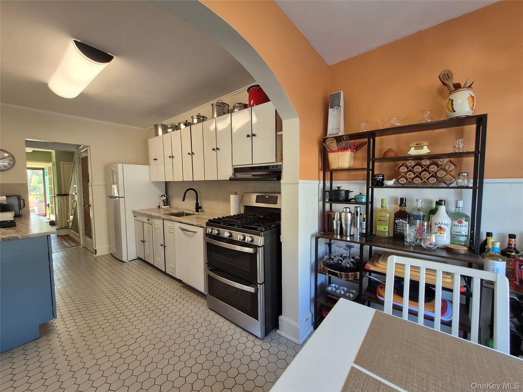 327 E Pine Street, Long Beach, NY 11561 — photo 3