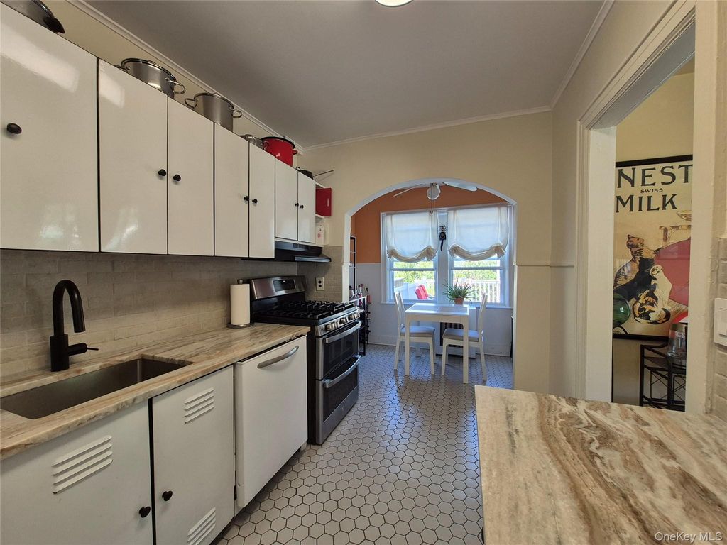 327 E Pine Street, Long Beach, NY 11561 — photo 4
