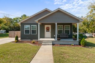 409 Kiwanis Ave, Fayetteville, TN 37334