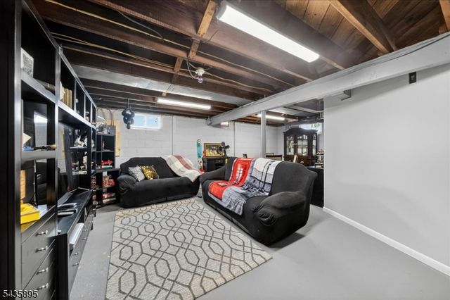 89 Leo St, Edison Twp., NJ 08817