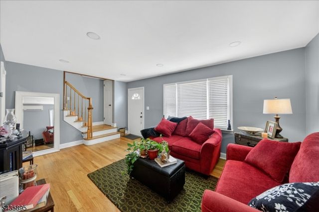 89 Leo St, Edison Twp., NJ 08817