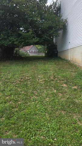 2104 WHISPERING WILLOW CT, Temple Hills, MD 20748