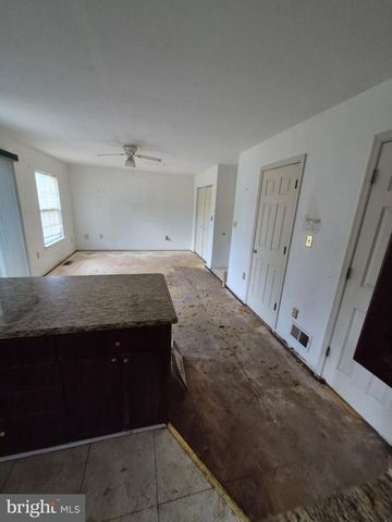 2104 WHISPERING WILLOW CT, Temple Hills, MD 20748