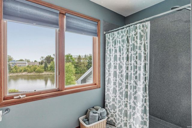 2511 Bluewater Trail, Fort Wayne, IN 46804