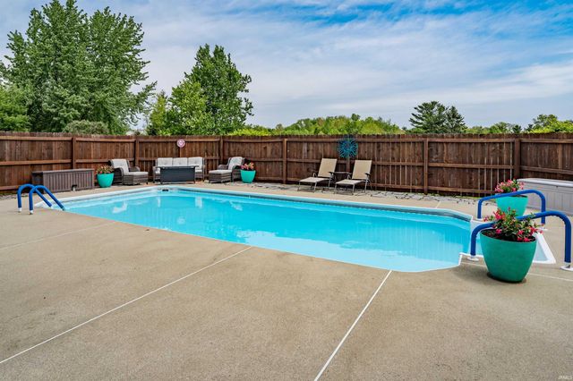 2511 Bluewater Trail, Fort Wayne, IN 46804