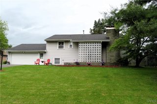1 Buccaneer Bnd, Van Buren, NY 13027