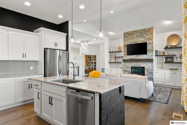 10040 Shore Front Drive, Lincoln, NE 68527