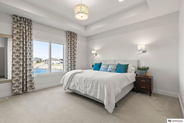 10040 Shore Front Drive, Lincoln, NE 68527