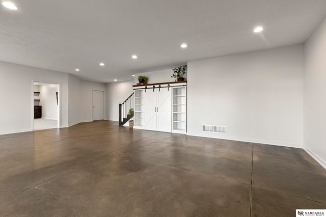 10040 Shore Front Drive, Lincoln, NE 68527