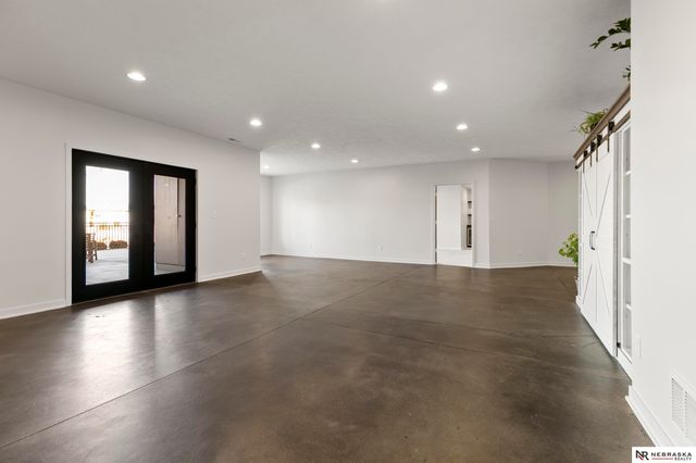 10040 Shore Front Drive, Lincoln, NE 68527