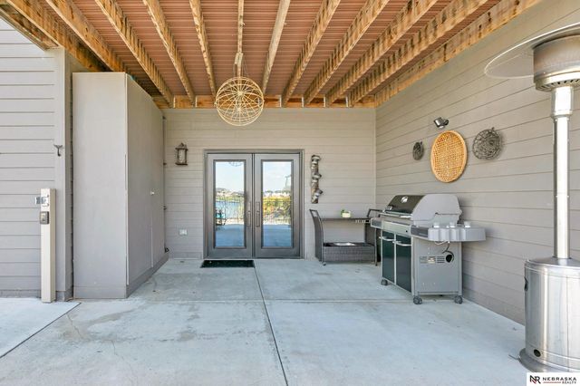 10040 Shore Front Drive, Lincoln, NE 68527