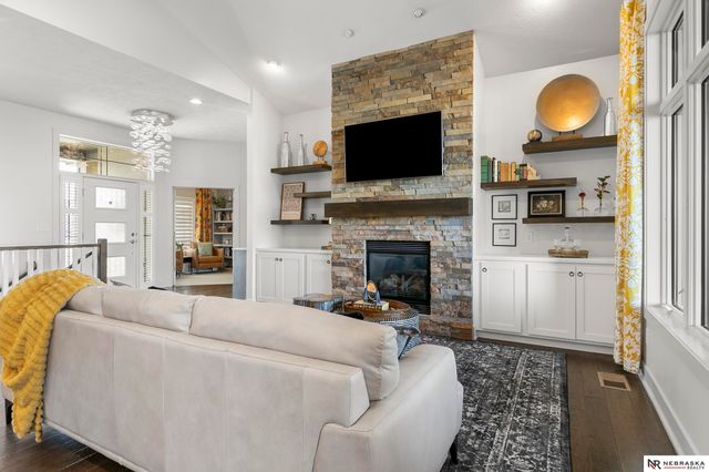 10040 Shore Front Drive, Lincoln, NE 68527