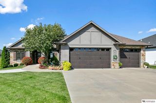 10040 Shore Front Drive, Lincoln, NE 68527