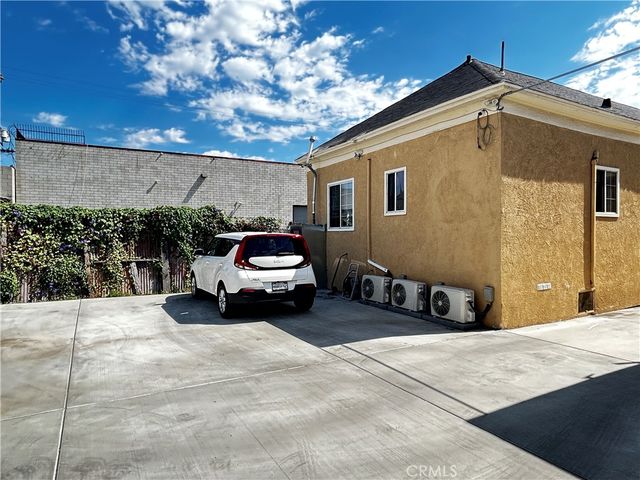 229 W 28th Street, Los Angeles, CA 90007