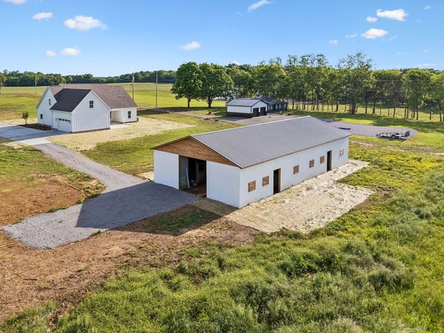 2797 Unionville Rd, Chapel Hill, TN 37034