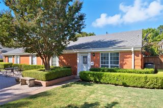 985 Roaring Springs Road 985, Fort Worth, TX 76114