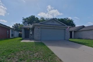 10525 Flamewood Drive, Fort Worth, TX 76140