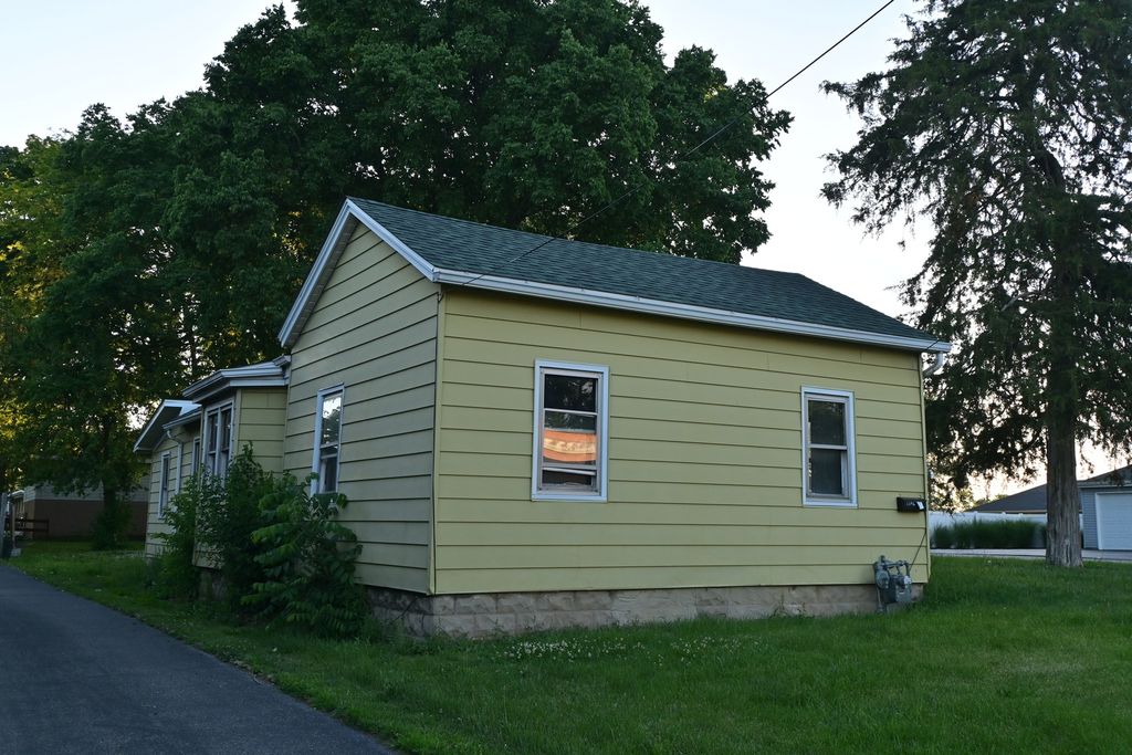 1346 N Division Street, Morris, IL 60450