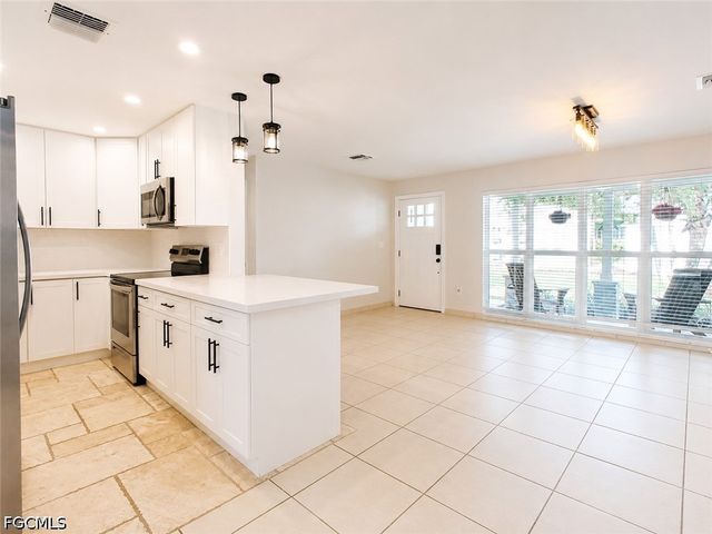 4021 SE 3rd AVE, Cape Coral, FL 33904