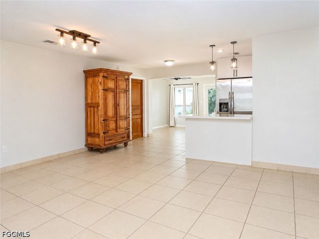 4021 SE 3rd AVE, Cape Coral, FL 33904