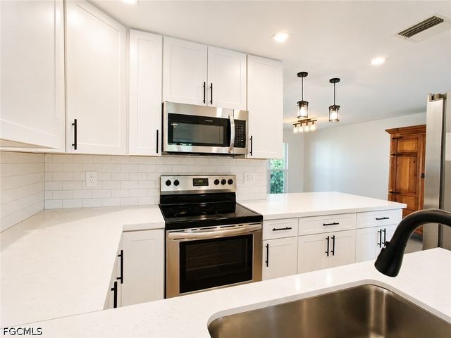4021 SE 3rd AVE, Cape Coral, FL 33904