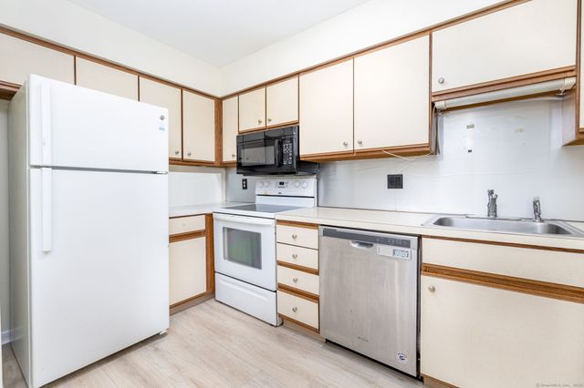 430 Emmett Street APT L, Bristol, CT 06010