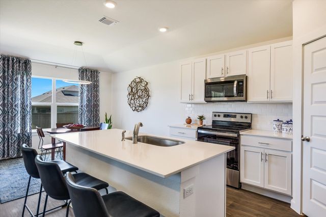 308 Pedernales LN, Hutto, TX 78634