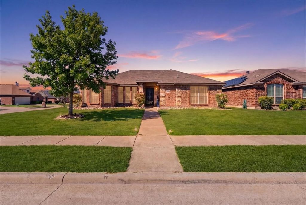 2001 Woodmere Drive, Lancaster, TX 75134