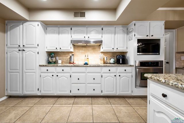 1125 Stillmeadow Ln, Longview, TX 75604