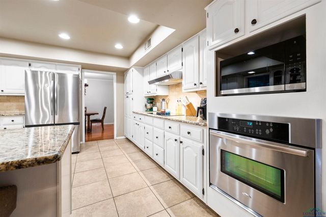 1125 Stillmeadow Ln, Longview, TX 75604