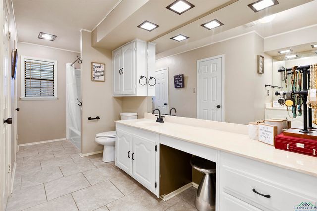 1125 Stillmeadow Ln, Longview, TX 75604