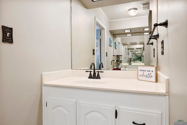 1125 Stillmeadow Ln, Longview, TX 75604