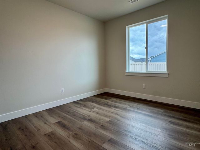 11225 Bluefield Dr, Caldwell, ID 83605