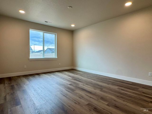 11225 Bluefield Dr, Caldwell, ID 83605