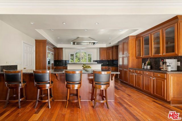 4755 Vanalden Avenue, Tarzana (los Angeles), CA 91356