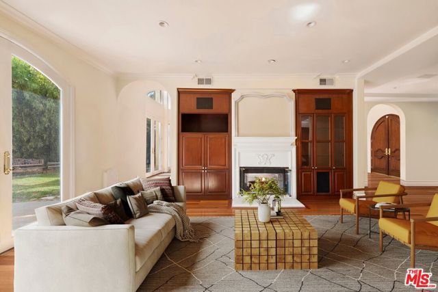 4755 Vanalden Avenue, Tarzana (los Angeles), CA 91356