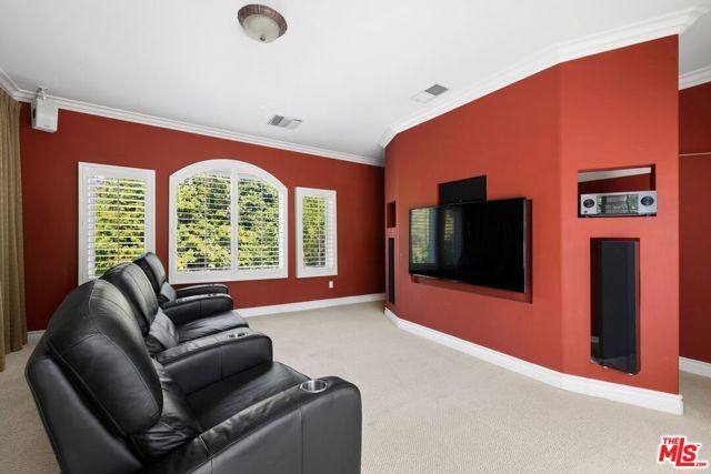 4755 Vanalden Avenue, Tarzana (los Angeles), CA 91356