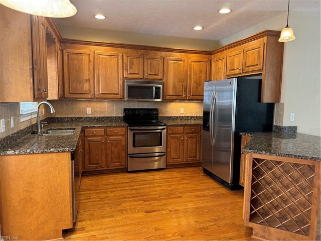 300 Walt Whitman AVE, Newport News, VA 23606